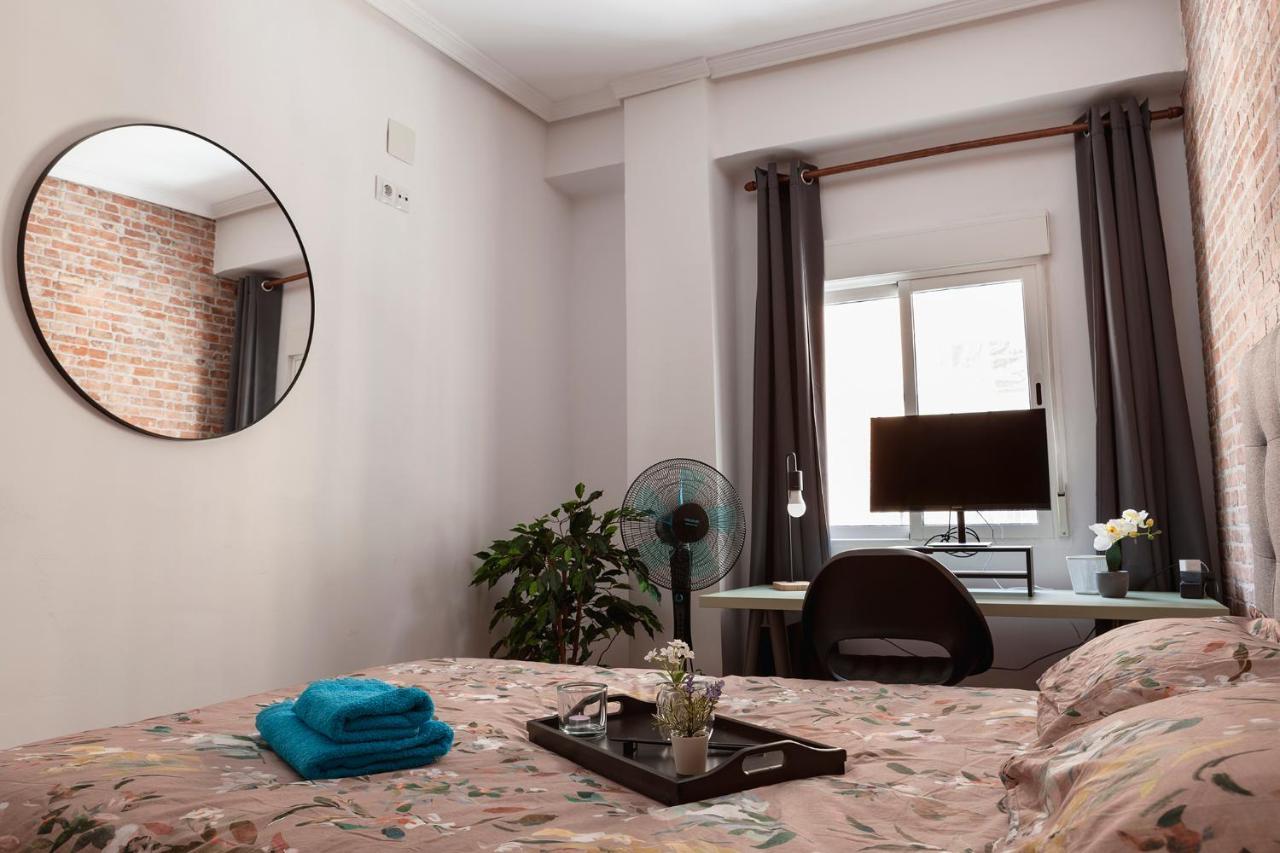 Luxury Artistic Digital Nomad 2 Bedroom W/Terrace バレンシア エクステリア 写真